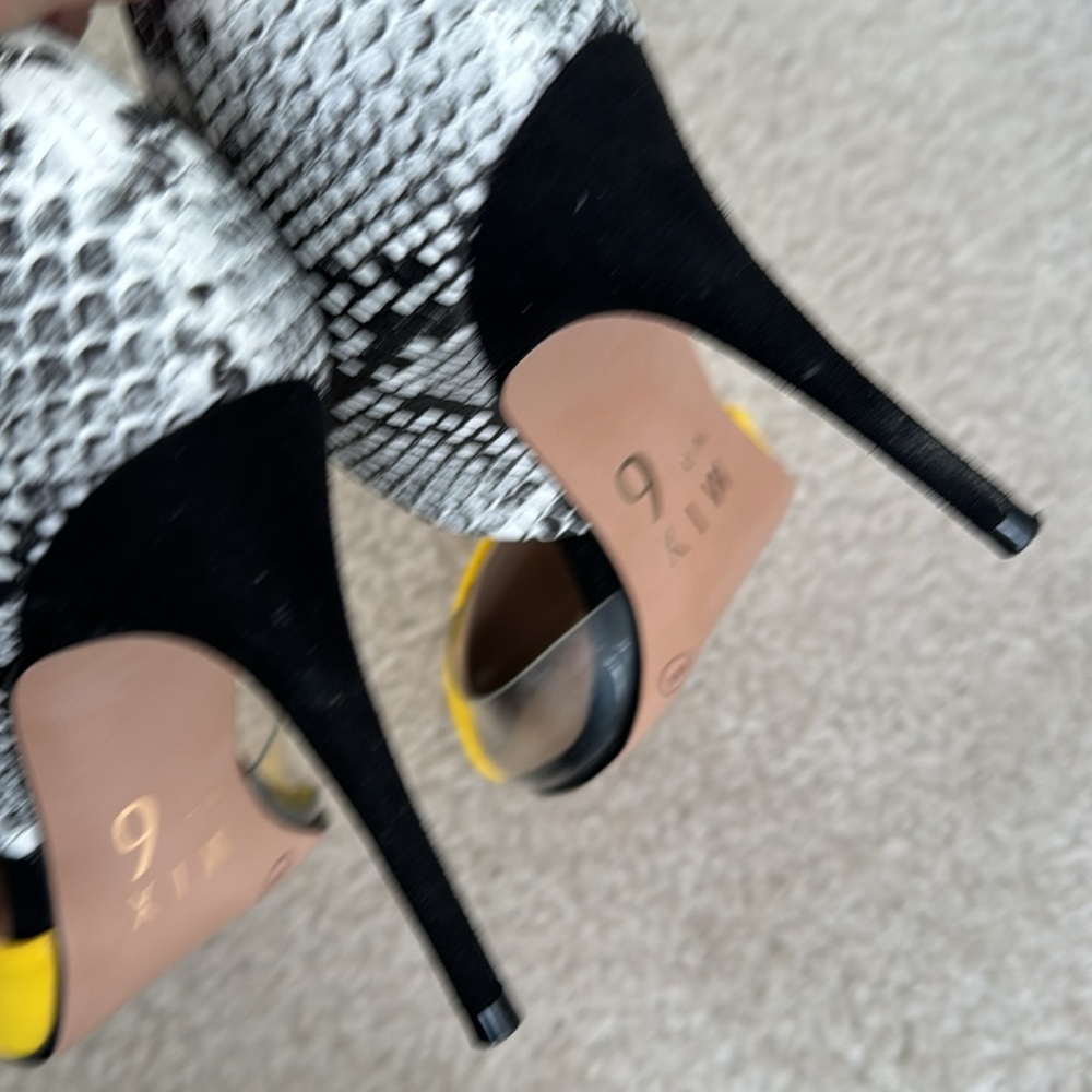 Mix No. 6 yellow suede python stiletto pumps - Picture 5 of 8